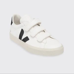 VEJA
Recife Triple-Grip Bicolor Sneakers